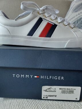 NIB Tommy Hilfiger, Women's TWLightz Shoes, White Multicolored. Size 8 Lightz
